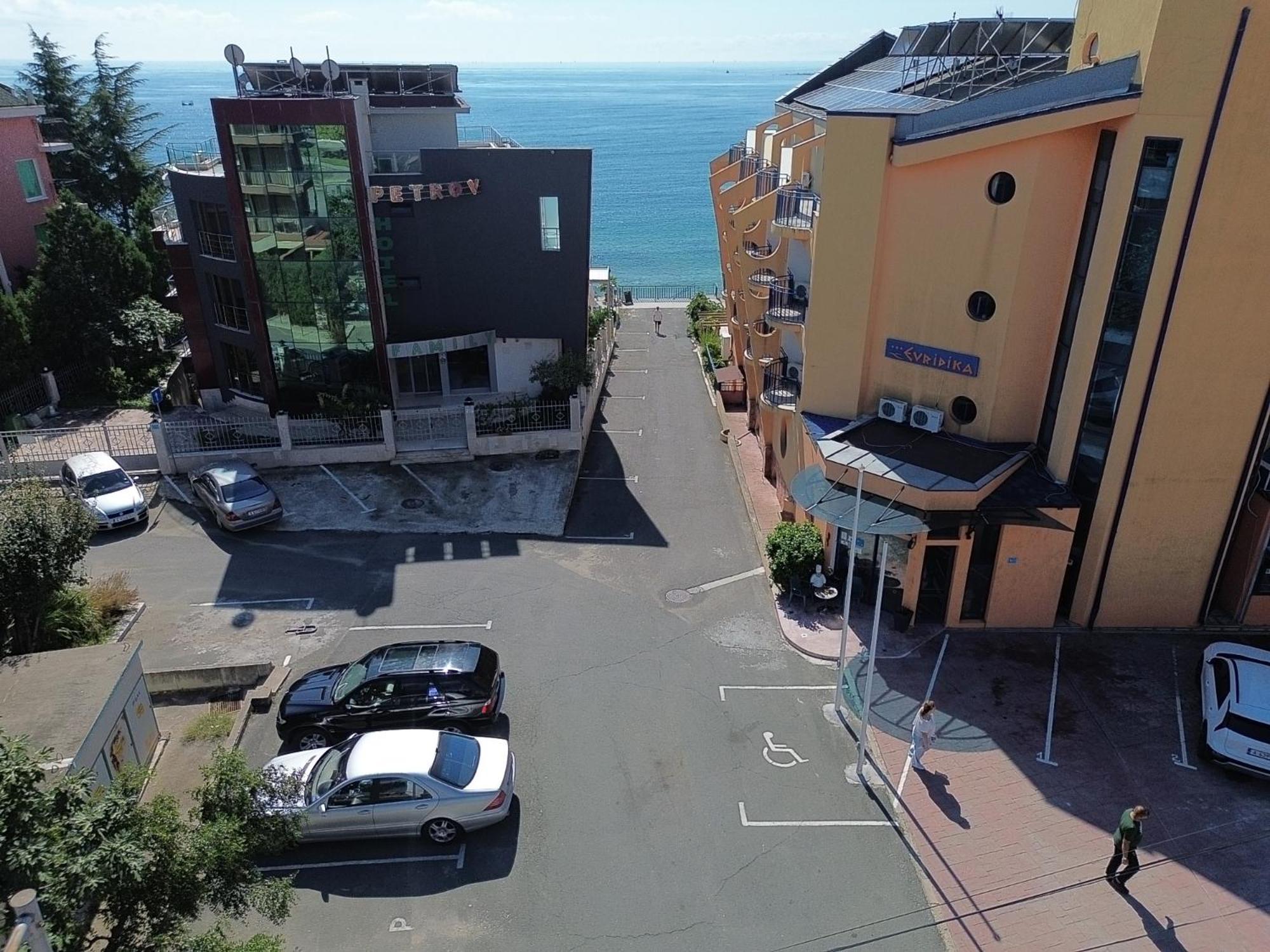 Hotel Evridika 3*